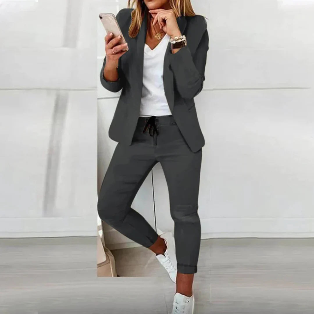 Nomi – Blazer & Hosen Set