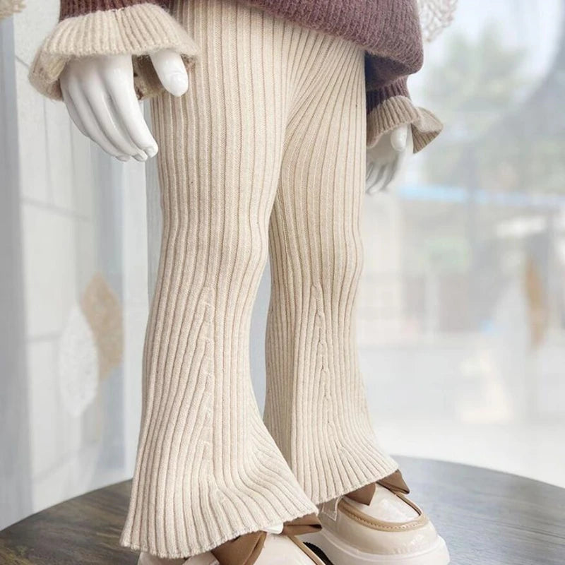 Gestrickte Schlaghosen